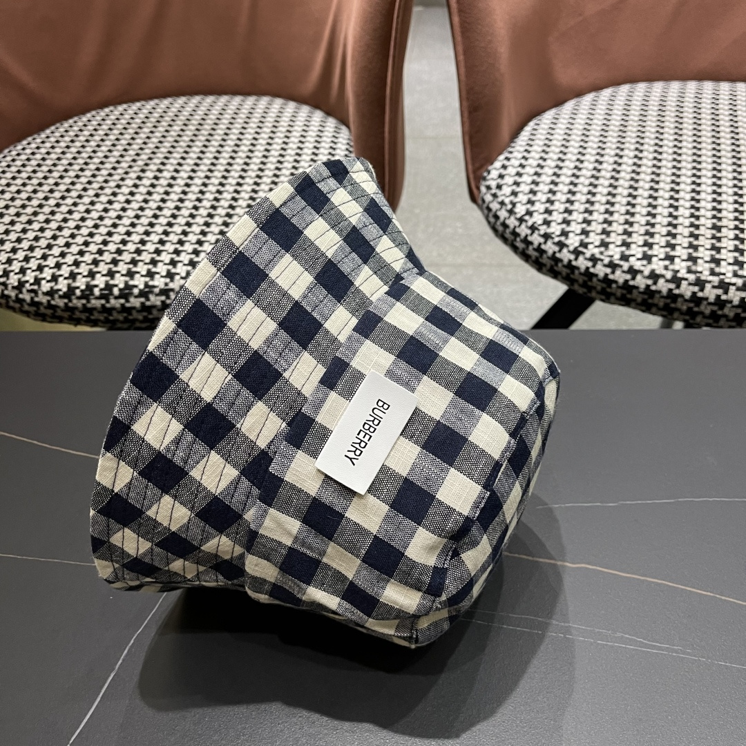  巴宝莉2025春夏新款渔夫帽女复古格子日系百搭遮阳盆帽春
夏帽子女遮阳帽