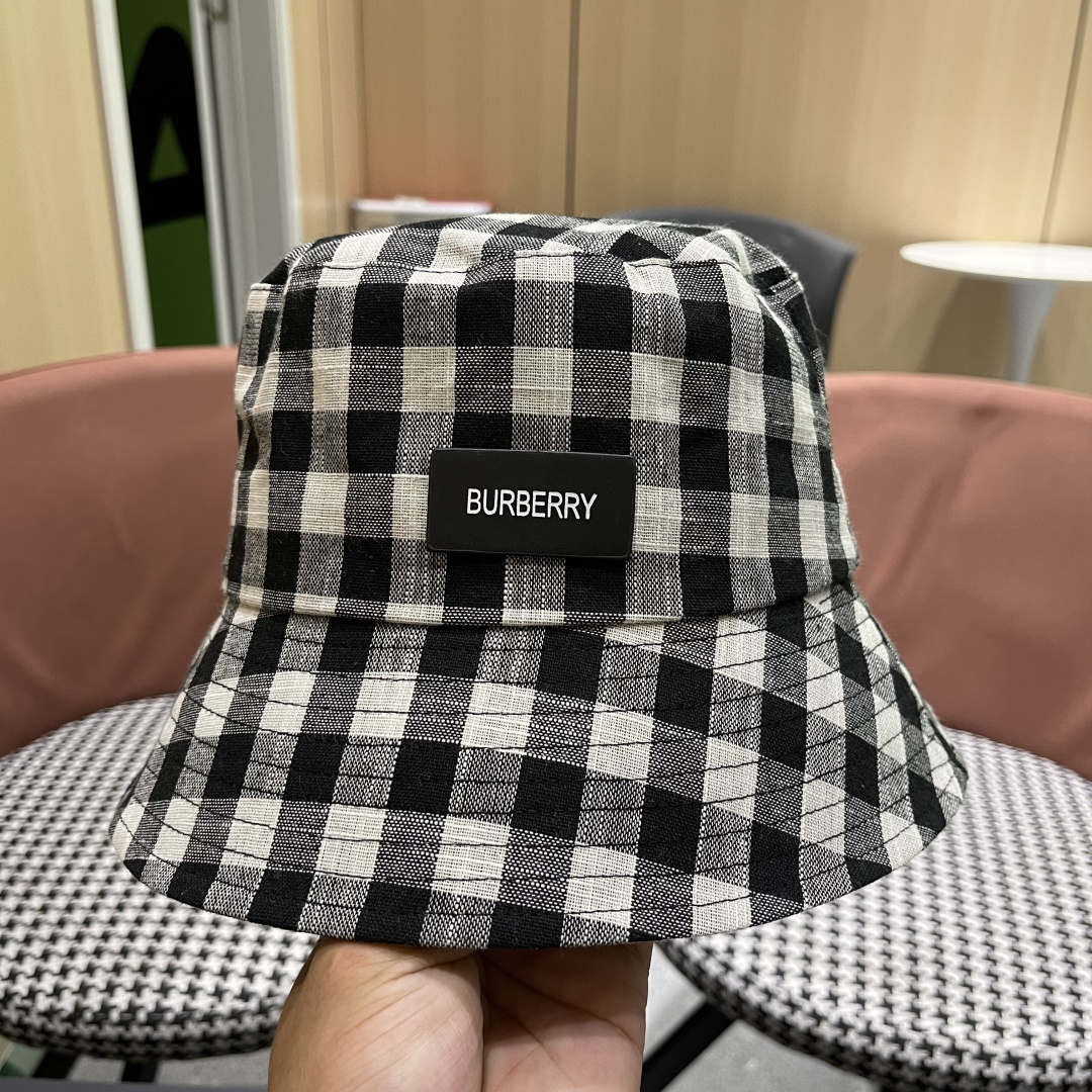  巴宝莉2025春夏新款渔夫帽女复古格子日系百搭遮阳盆帽春
夏帽子女遮阳帽