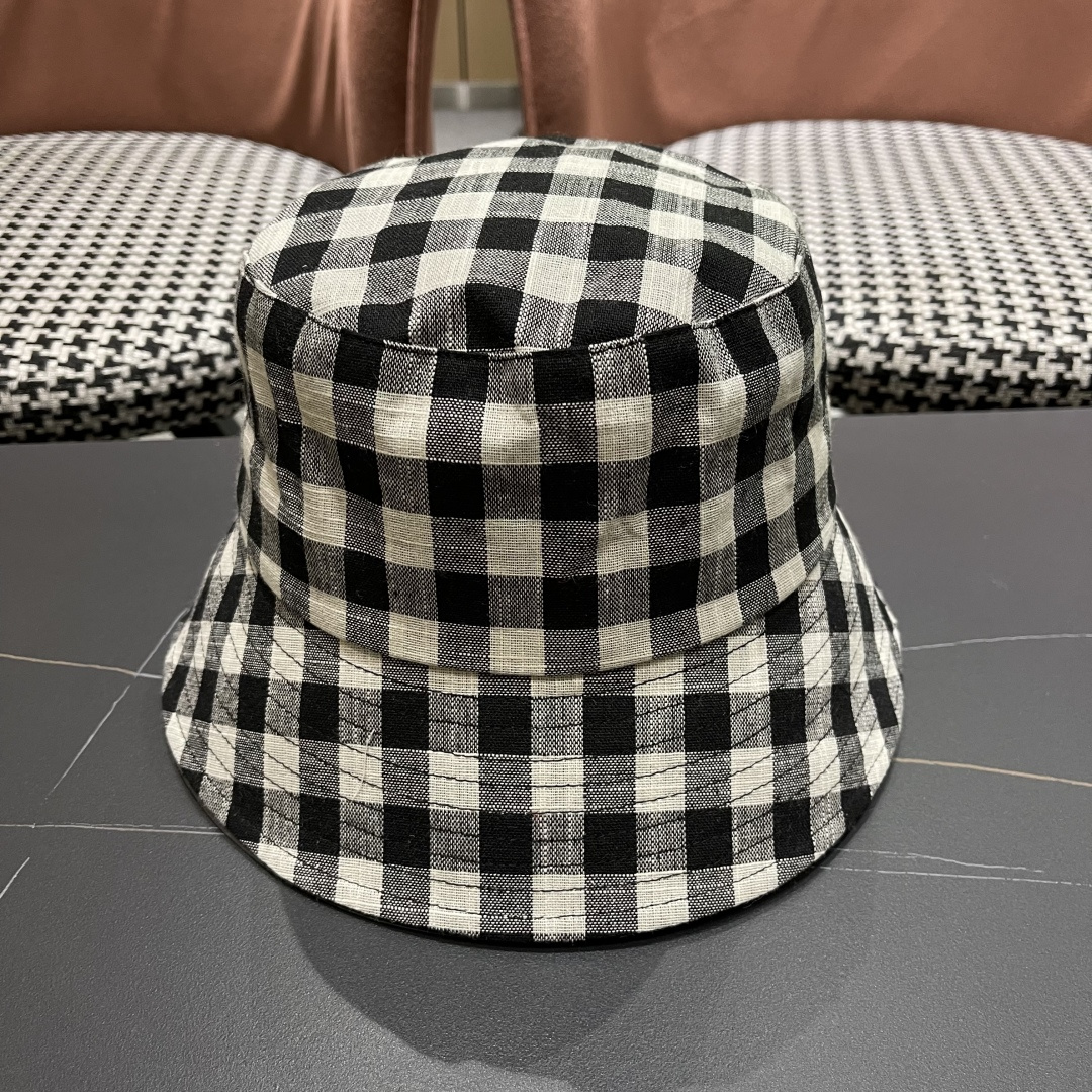  巴宝莉2025春夏新款渔夫帽女复古格子日系百搭遮阳盆帽春
夏帽子女遮阳帽