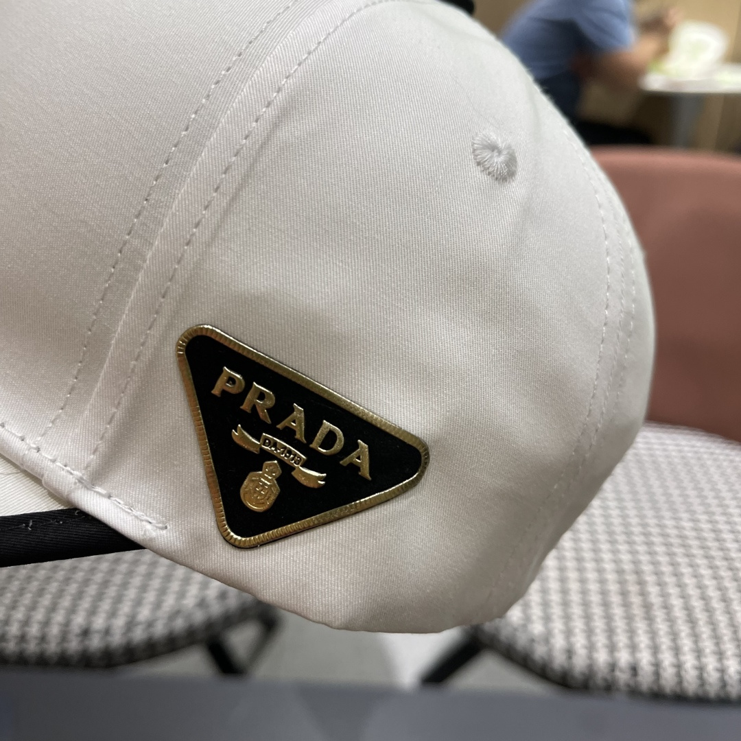  Prada(普拉达)新款原单棒球帽， 刺绣logo，专柜11开模订制，原版纯棉布料轻盈透气！质量超赞，