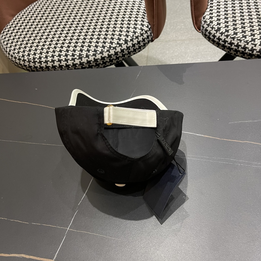  Prada(普拉达)新款原单棒球帽， 刺绣logo，专柜11开模订制，原版纯棉布料轻盈透气！质量超赞，