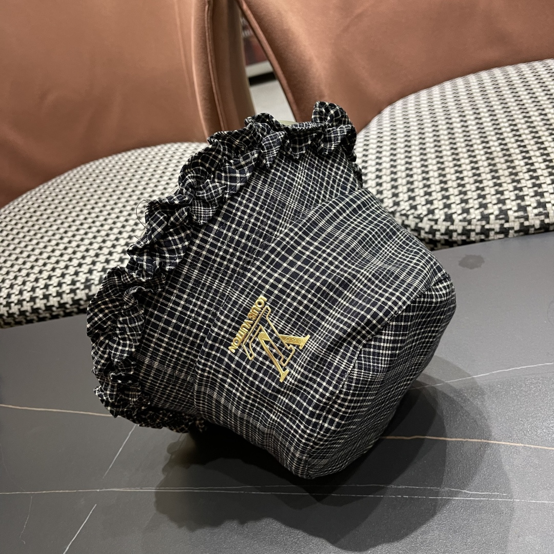  Lv路易威登 品脸小吸睛百搭英伦格子棉复古休闲厚秋女式木耳边盆渔夫帽