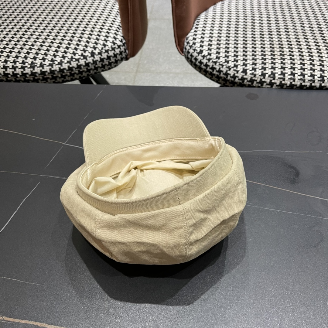  迪奥 可爱猫耳朵贝雷帽女日系百搭显脸小八
角帽复古大头围黑色画家帽子