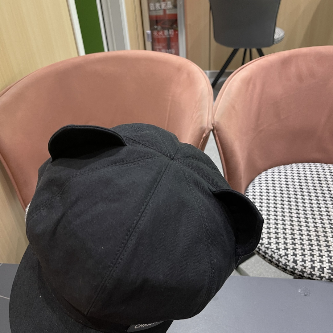  迪奥 可爱猫耳朵贝雷帽女日系百搭显脸小八
角帽复古大头围黑色画家帽子