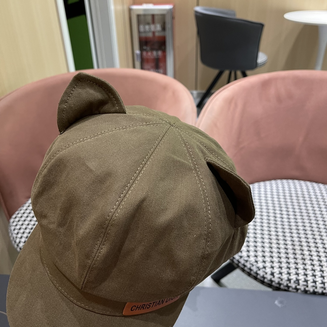  迪奥 可爱猫耳朵贝雷帽女日系百搭显脸小八
角帽复古大头围黑色画家帽子