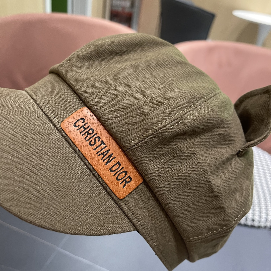  迪奥 可爱猫耳朵贝雷帽女日系百搭显脸小八
角帽复古大头围黑色画家帽子