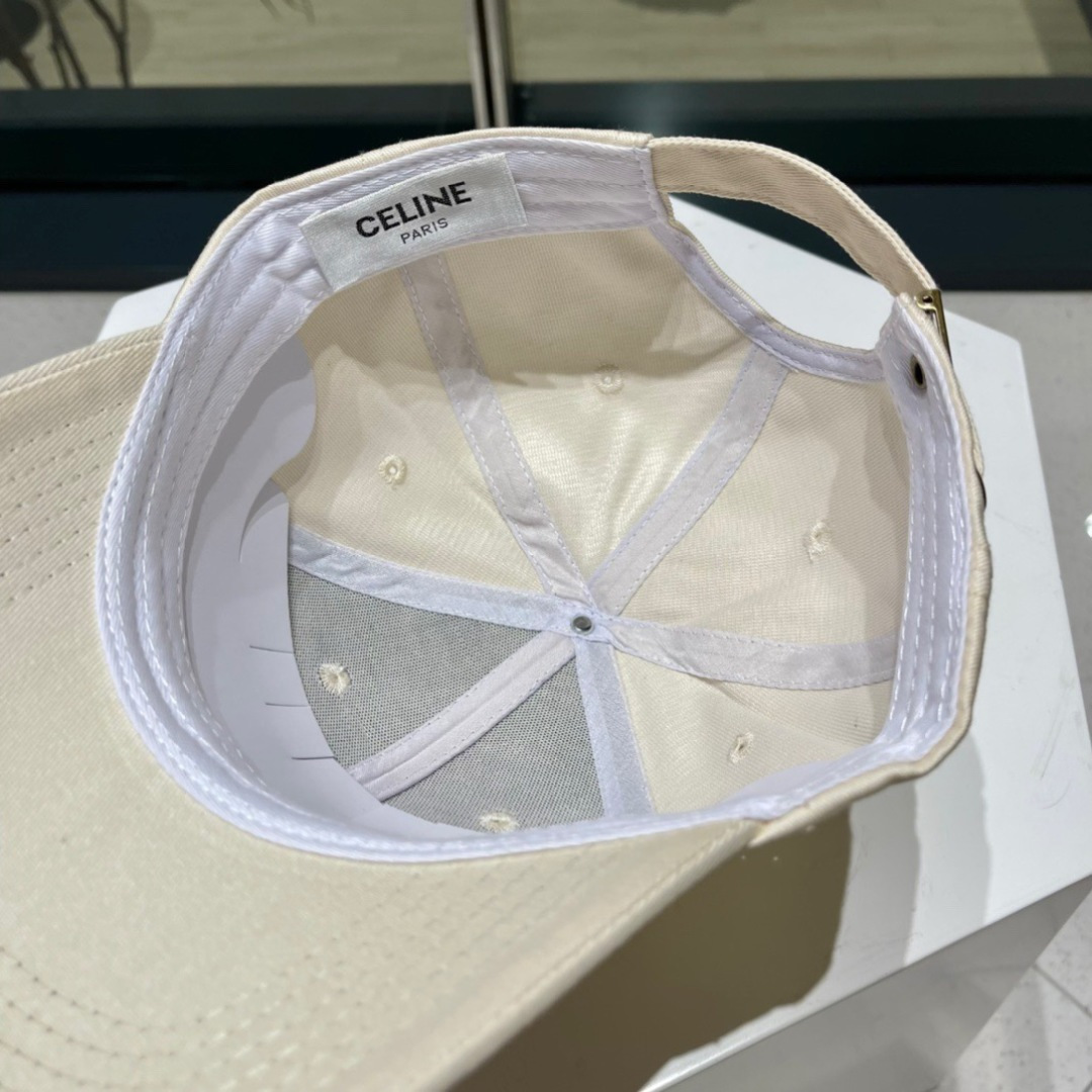 赛琳celine官网代购版本。明星同款最新棒球帽，时尚潮流，高端做工！每一个帽子都是用心之作！非一般的品