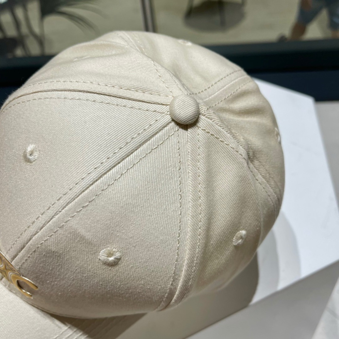 赛琳celine官网代购版本。明星同款最新棒球帽，时尚潮流，高端做工！每一个帽子都是用心之作！非一般的品