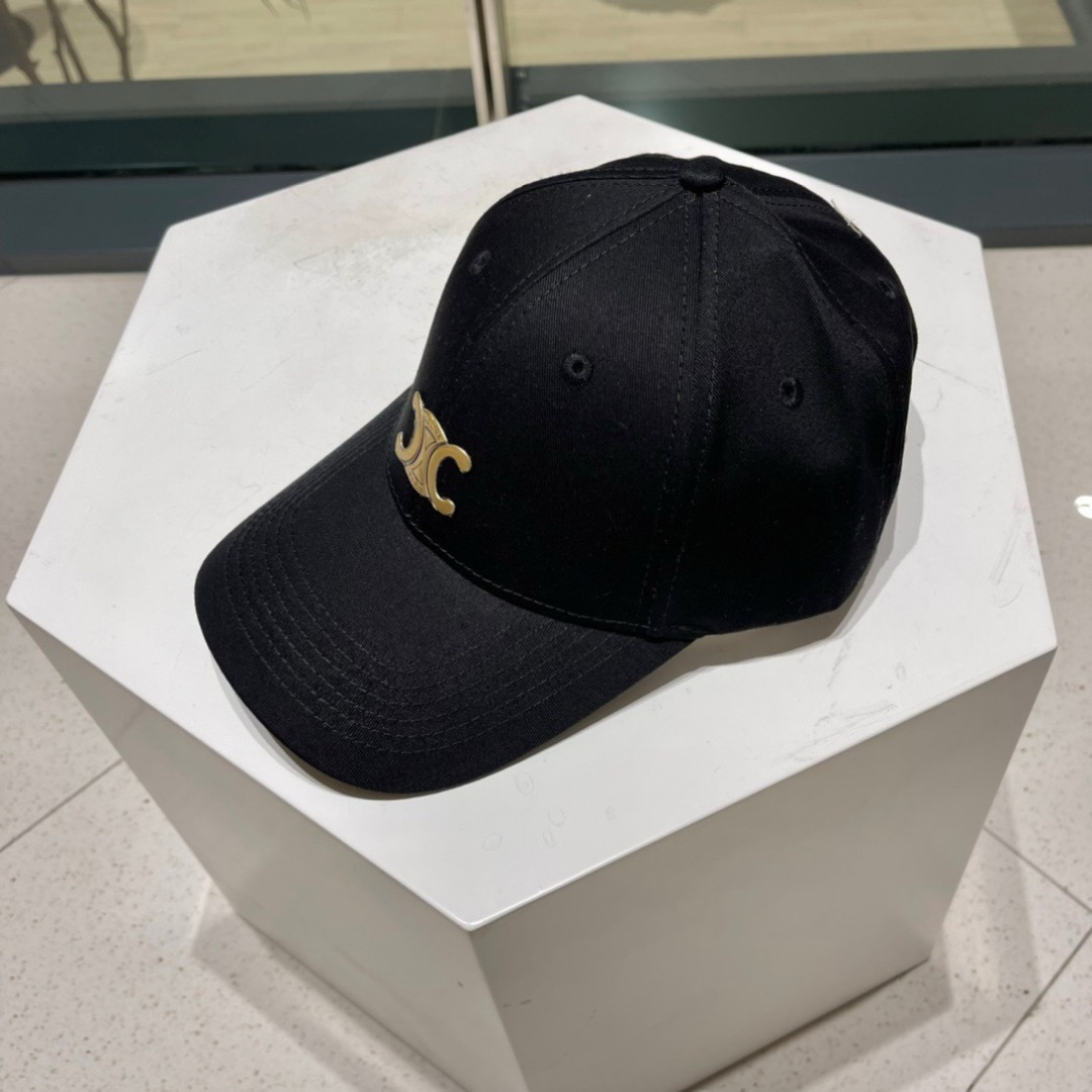 赛琳celine官网代购版本。明星同款最新棒球帽，时尚潮流，高端做工！每一个帽子都是用心之作！非一般的品