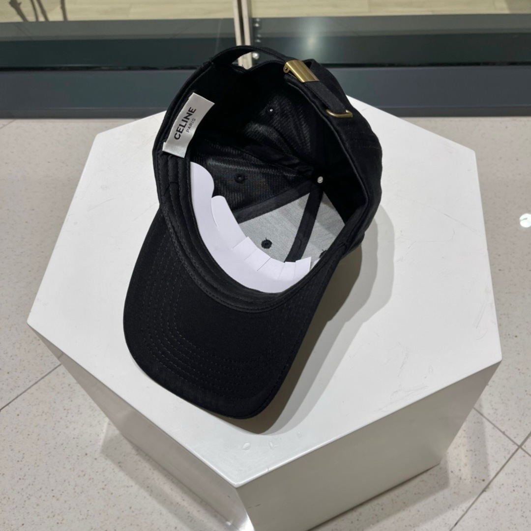 赛琳celine官网代购版本。明星同款最新棒球帽，时尚潮流，高端做工！每一个帽子都是用心之作！非一般的品