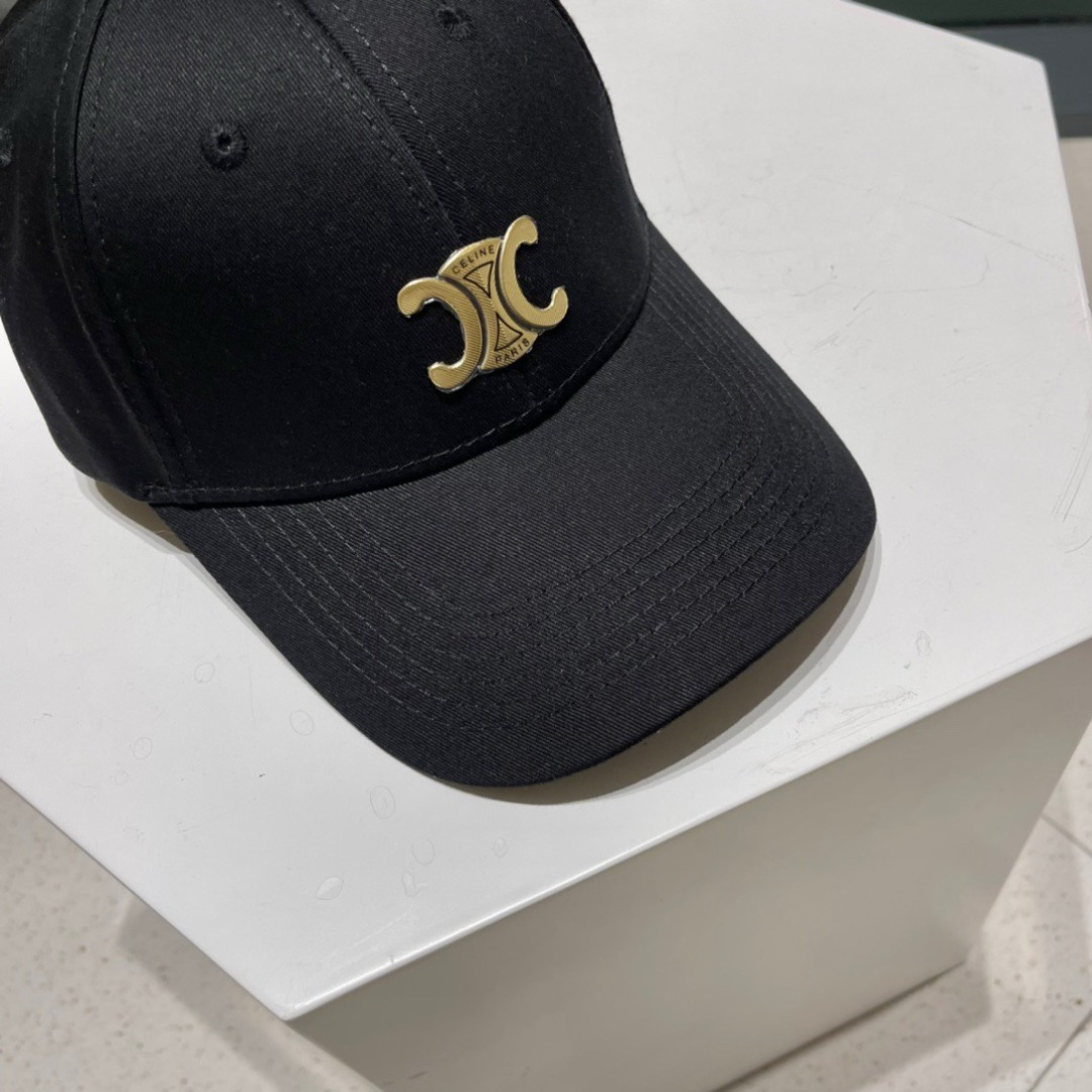 赛琳celine官网代购版本。明星同款最新棒球帽，时尚潮流，高端做工！每一个帽子都是用心之作！非一般的品