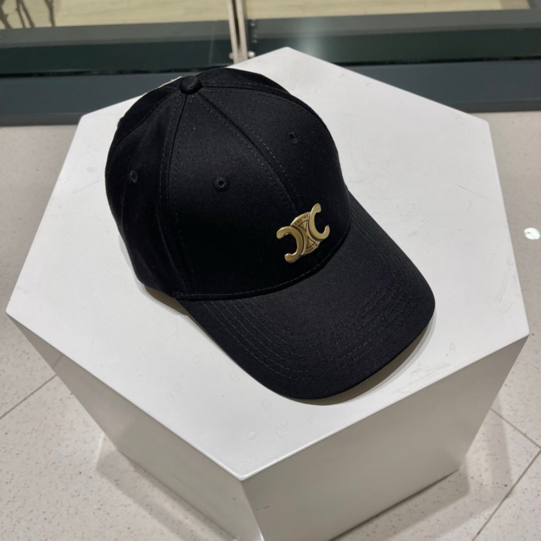 赛琳celine官网代购版本。明星同款最新棒球帽，时尚潮流，高端做工！每一个帽子都是用心之作！非一般的品