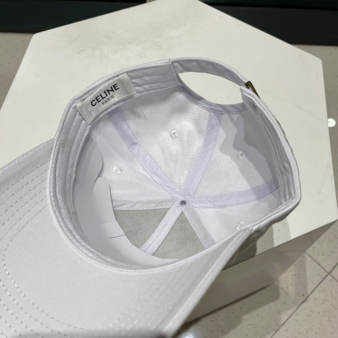 赛琳celine官网代购版本。明星同款最新棒球帽，时尚潮流，高端做工！每一个帽子都是用心之作！非一般的品