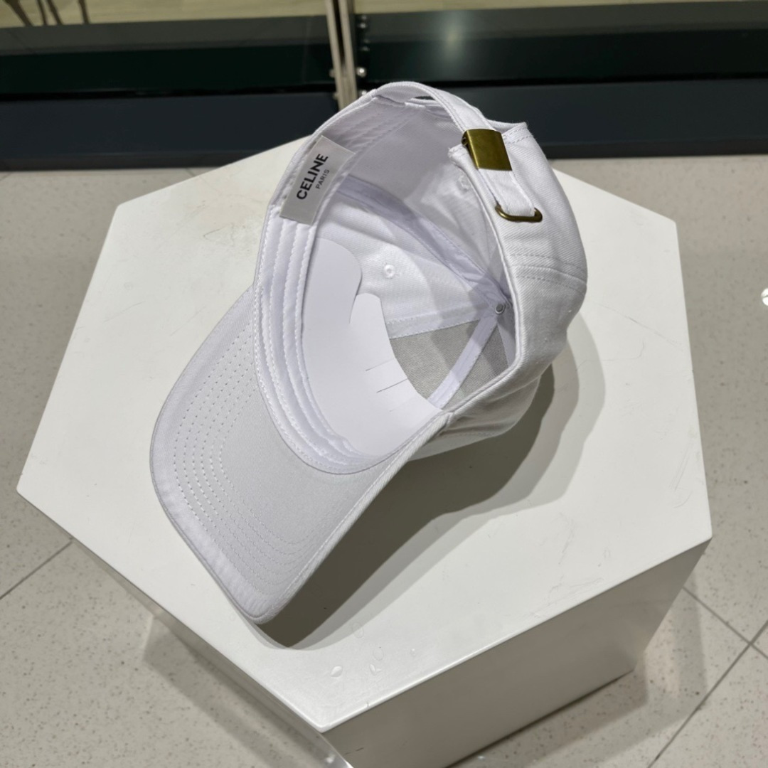 赛琳celine官网代购版本。明星同款最新棒球帽，时尚潮流，高端做工！每一个帽子都是用心之作！非一般的品