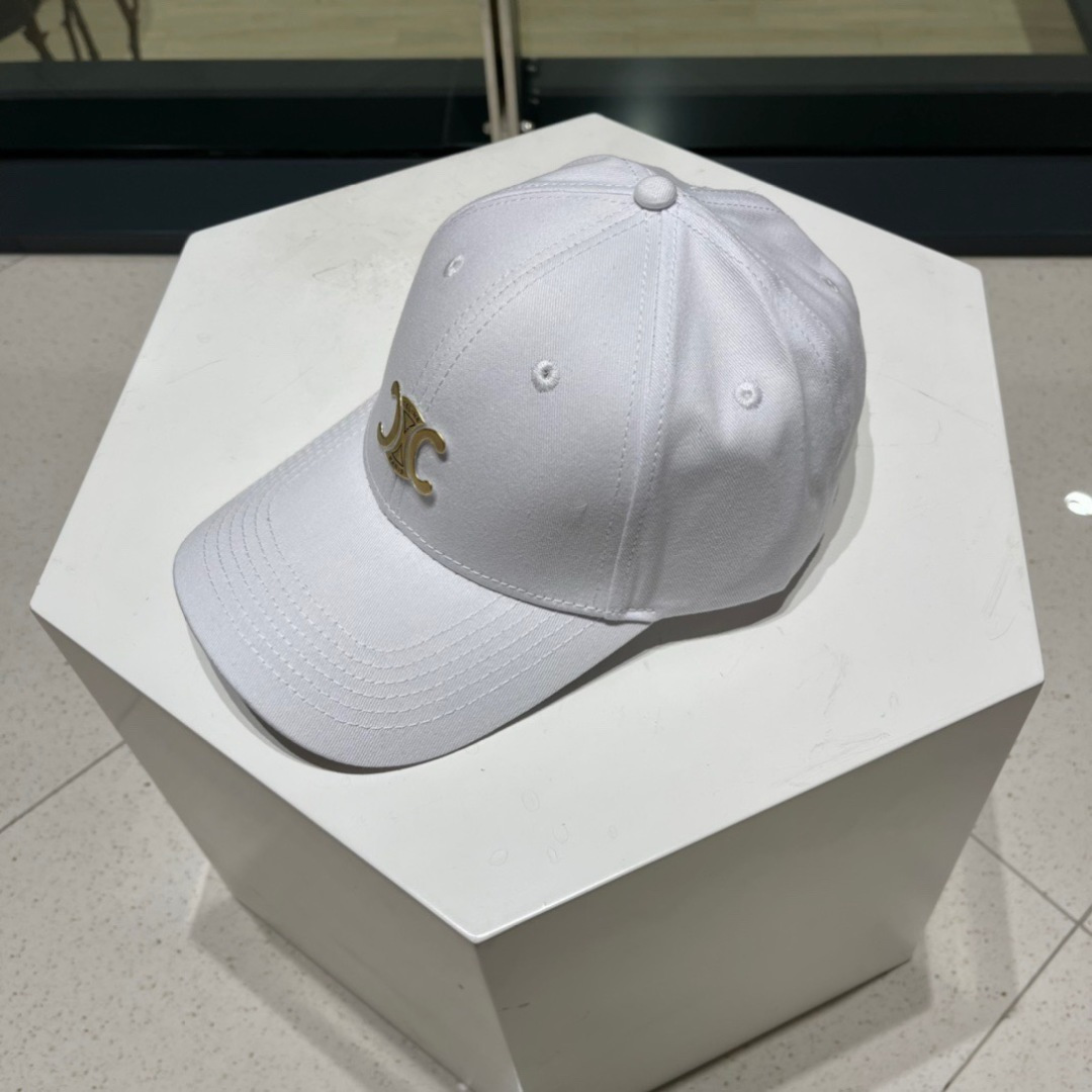 赛琳celine官网代购版本。明星同款最新棒球帽，时尚潮流，高端做工！每一个帽子都是用心之作！非一般的品