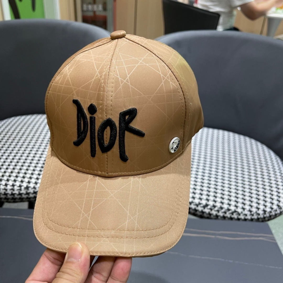 （DIOR迪奥】新款走量简约棒球帽🧢，新款出货，大牌款超好搭配，赶紧入手！