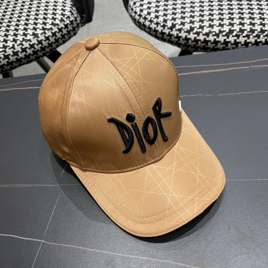 （DIOR迪奥】新款走量简约棒球帽🧢，新款出货，大牌款超好搭配，赶紧入手！
