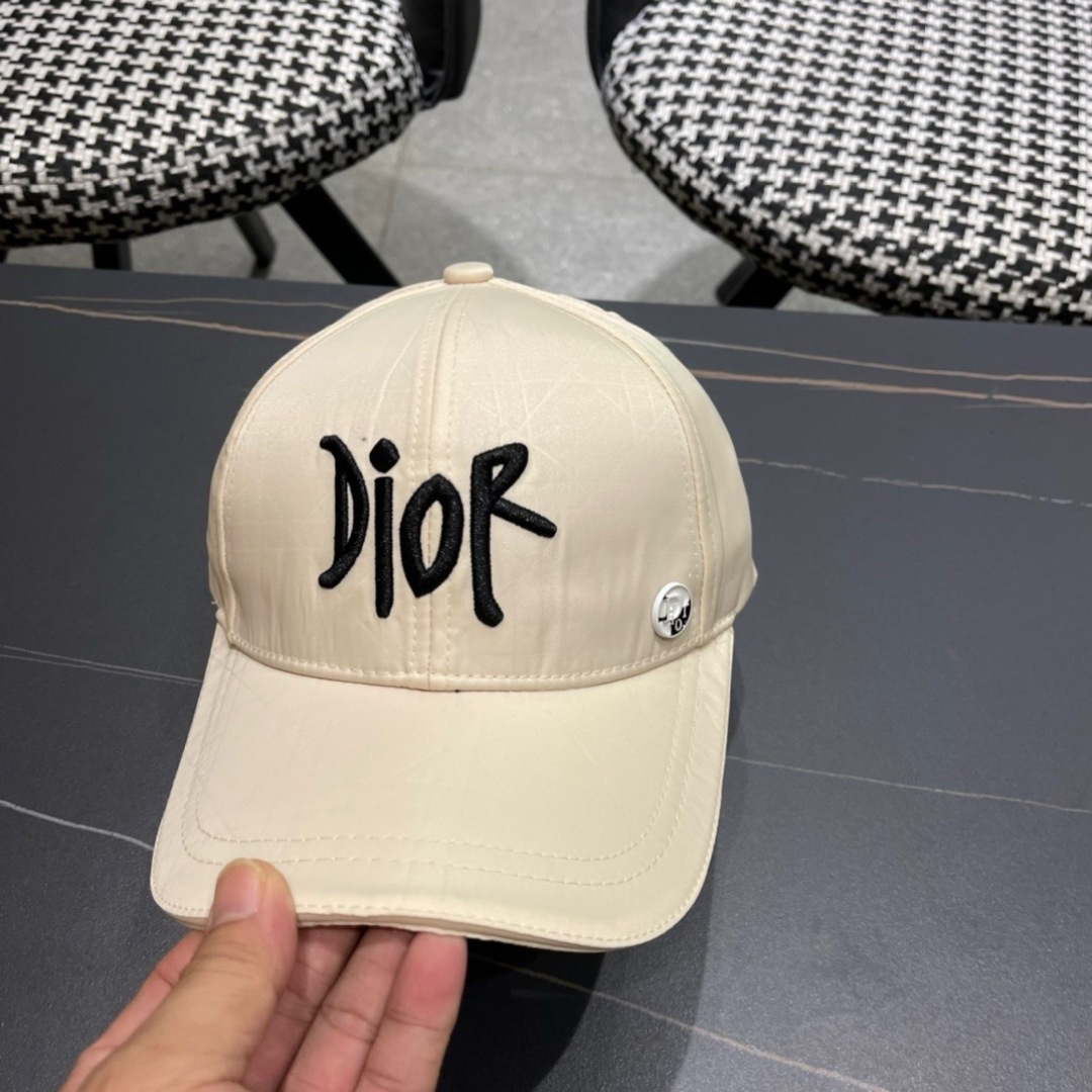 （DIOR迪奥】新款走量简约棒球帽🧢，新款出货，大牌款超好搭配，赶紧入手！