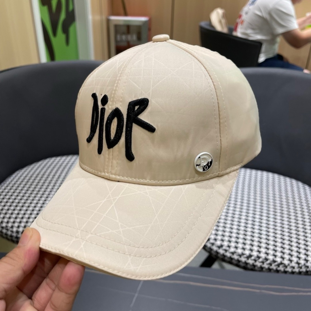 （DIOR迪奥】新款走量简约棒球帽🧢，新款出货，大牌款超好搭配，赶紧入手！
