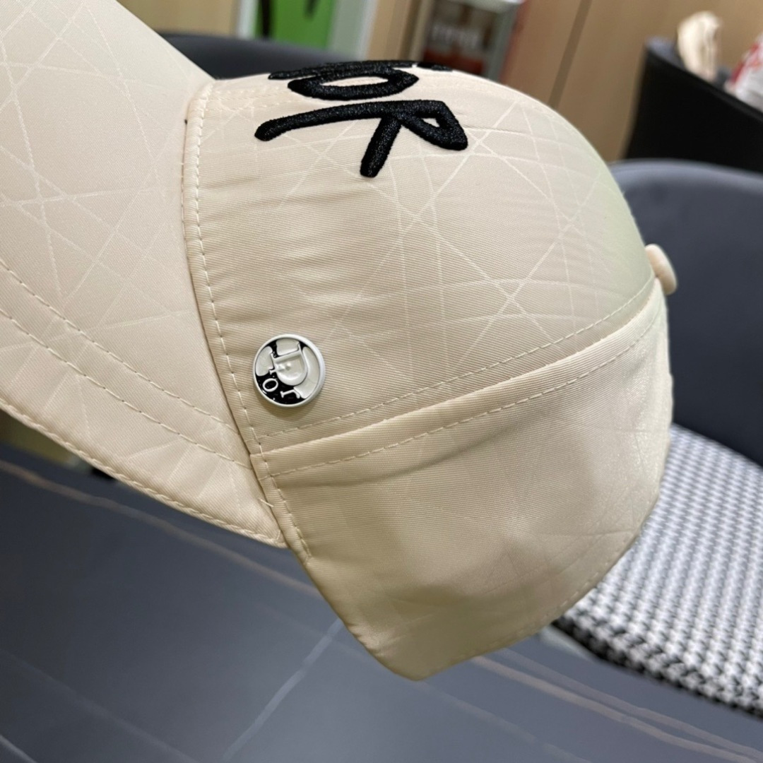 （DIOR迪奥】新款走量简约棒球帽🧢，新款出货，大牌款超好搭配，赶紧入手！
