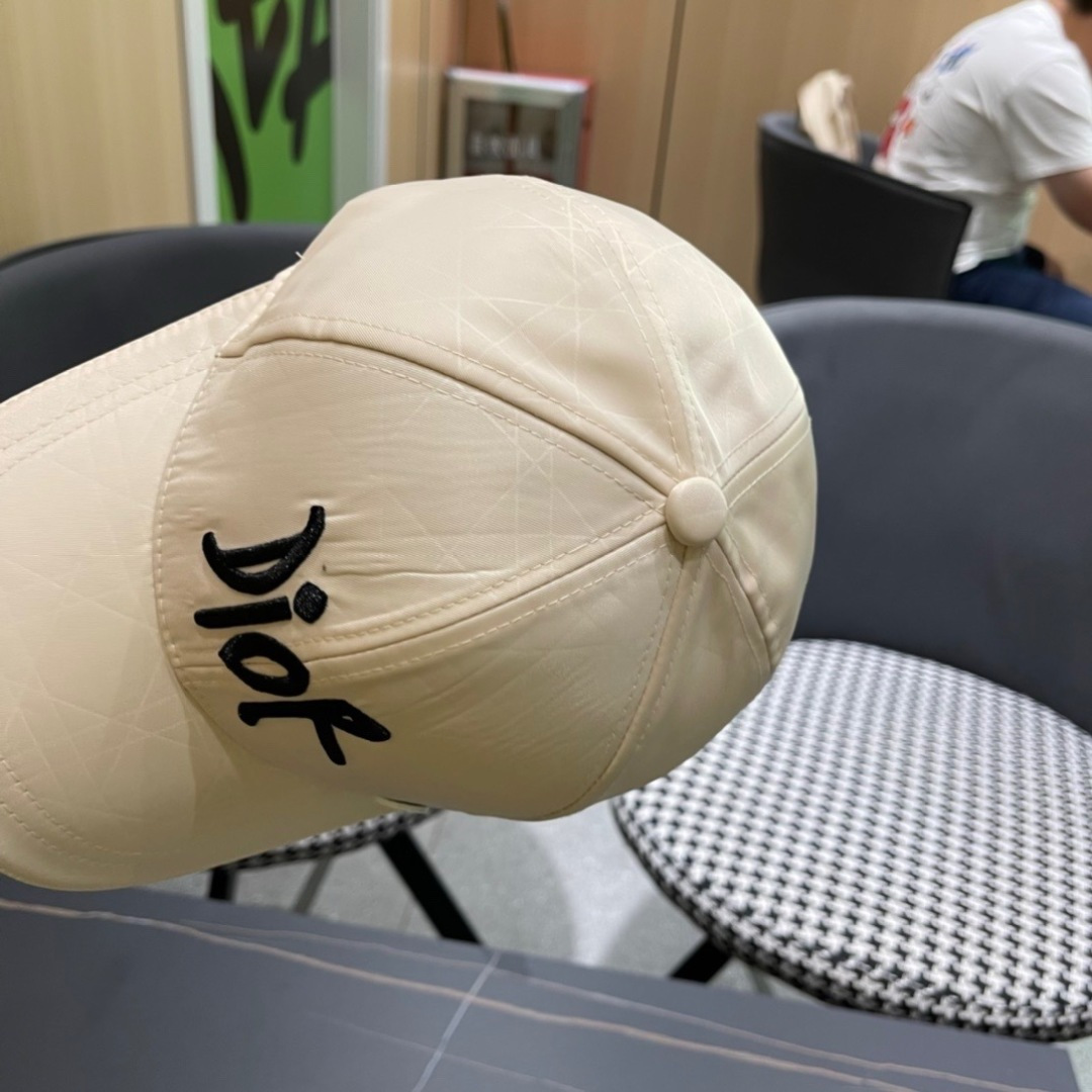 （DIOR迪奥】新款走量简约棒球帽🧢，新款出货，大牌款超好搭配，赶紧入手！