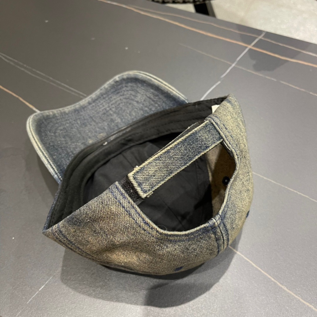  Moncler蒙口经典牛仔棒球帽，经典流行款，原版帆布料轻盈透气！质量超赞，基础头围56，贴片可调节。