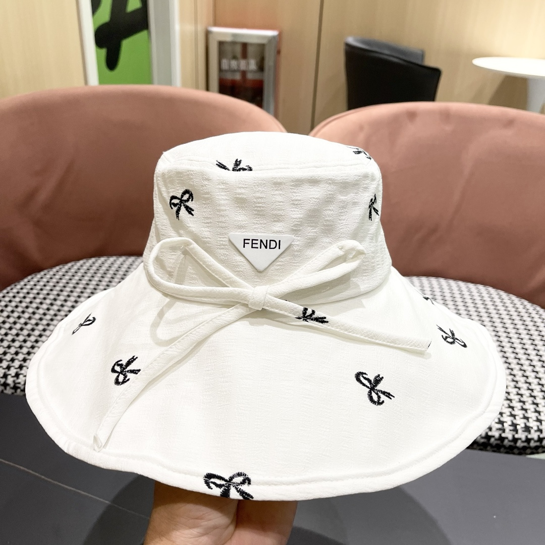  芬迪FENDI春夏季新款蝴蝶结大檐防晒渔夫帽女户外防紫
外线遮阳帽遮脸太阳帽