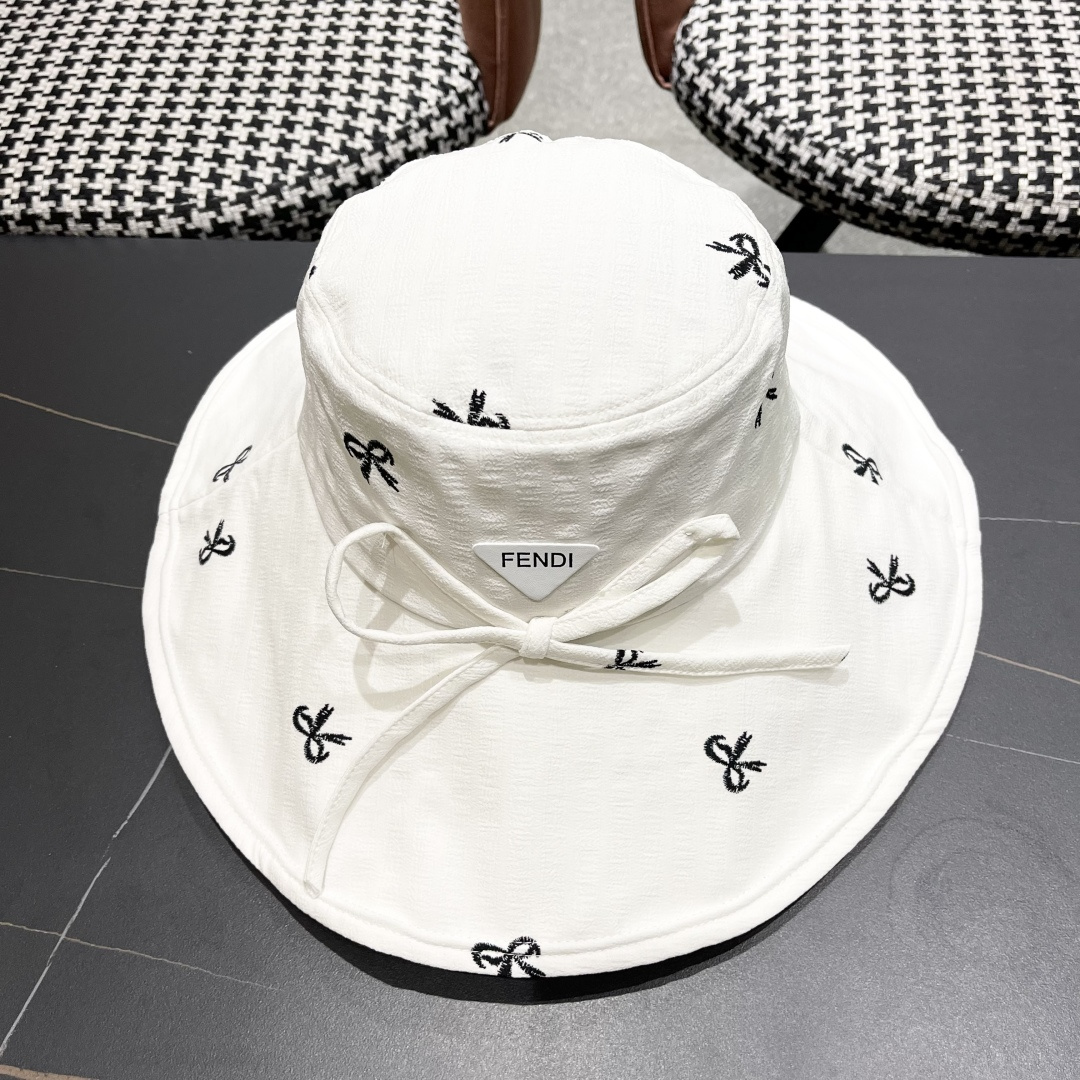  芬迪FENDI春夏季新款蝴蝶结大檐防晒渔夫帽女户外防紫
外线遮阳帽遮脸太阳帽