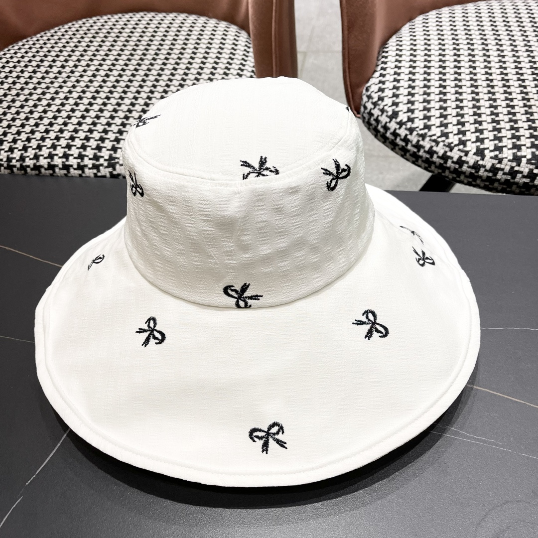  芬迪FENDI春夏季新款蝴蝶结大檐防晒渔夫帽女户外防紫
外线遮阳帽遮脸太阳帽