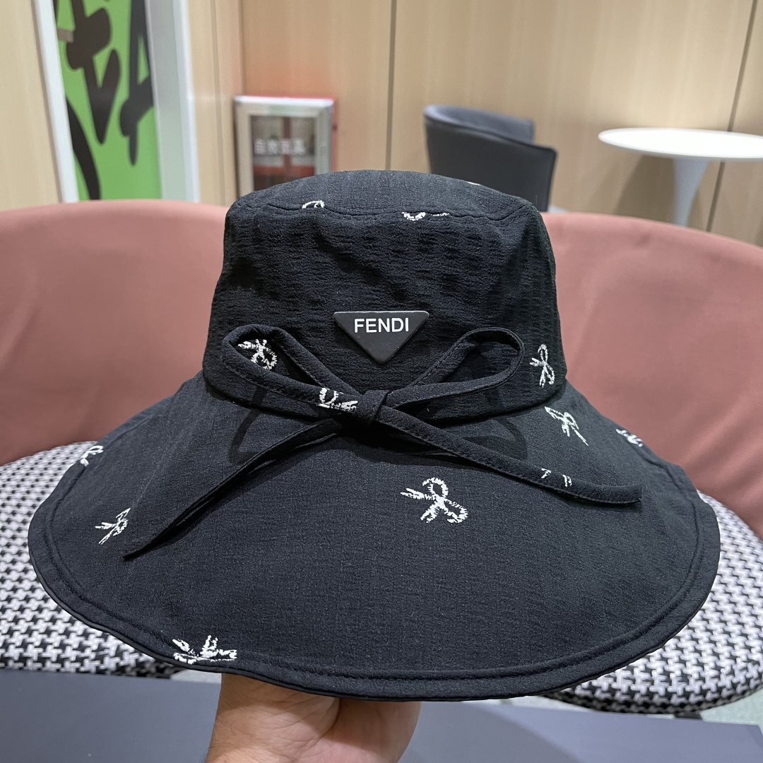  芬迪FENDI春夏季新款蝴蝶结大檐防晒渔夫帽女户外防紫
外线遮阳帽遮脸太阳帽