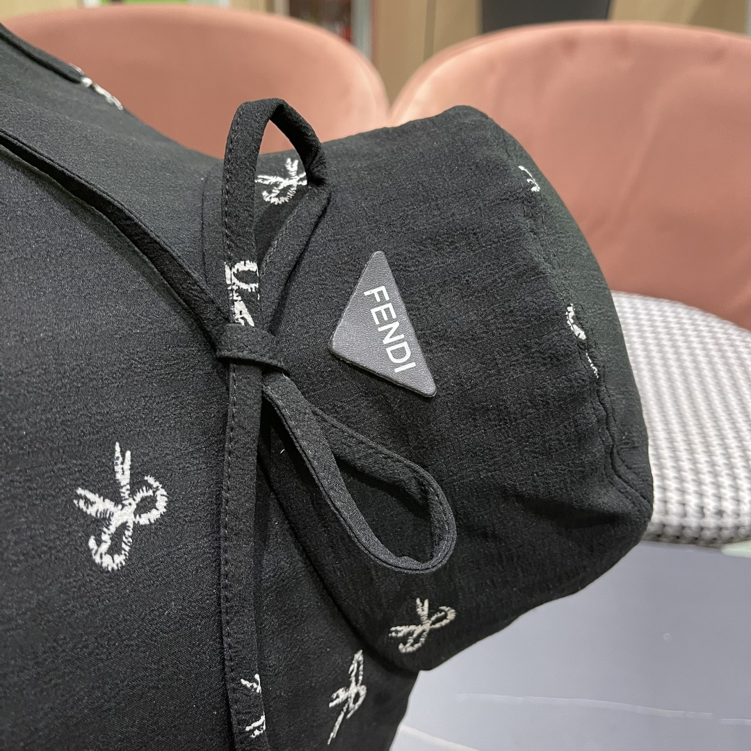  芬迪FENDI春夏季新款蝴蝶结大檐防晒渔夫帽女户外防紫
外线遮阳帽遮脸太阳帽