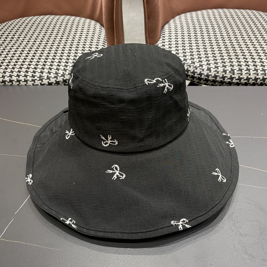  芬迪FENDI春夏季新款蝴蝶结大檐防晒渔夫帽女户外防紫
外线遮阳帽遮脸太阳帽