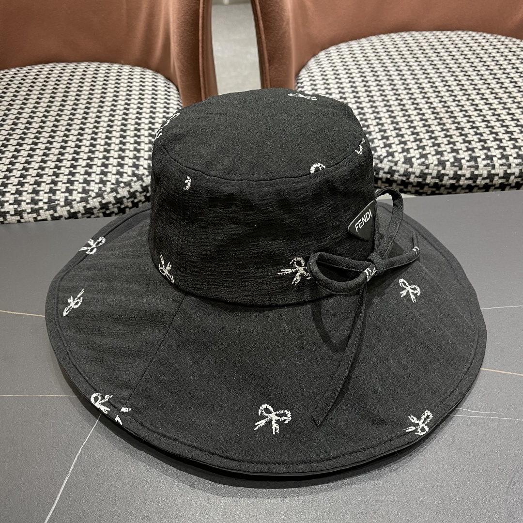  芬迪FENDI春夏季新款蝴蝶结大檐防晒渔夫帽女户外防紫
外线遮阳帽遮脸太阳帽