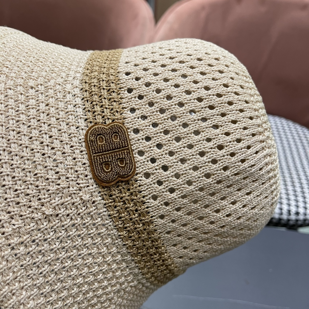  巴黎世家BALENCIAGA 春夏时尚百搭镂空网眼户外休闲女帽女士遮阳帽子
渔夫帽盆帽沙滩帽