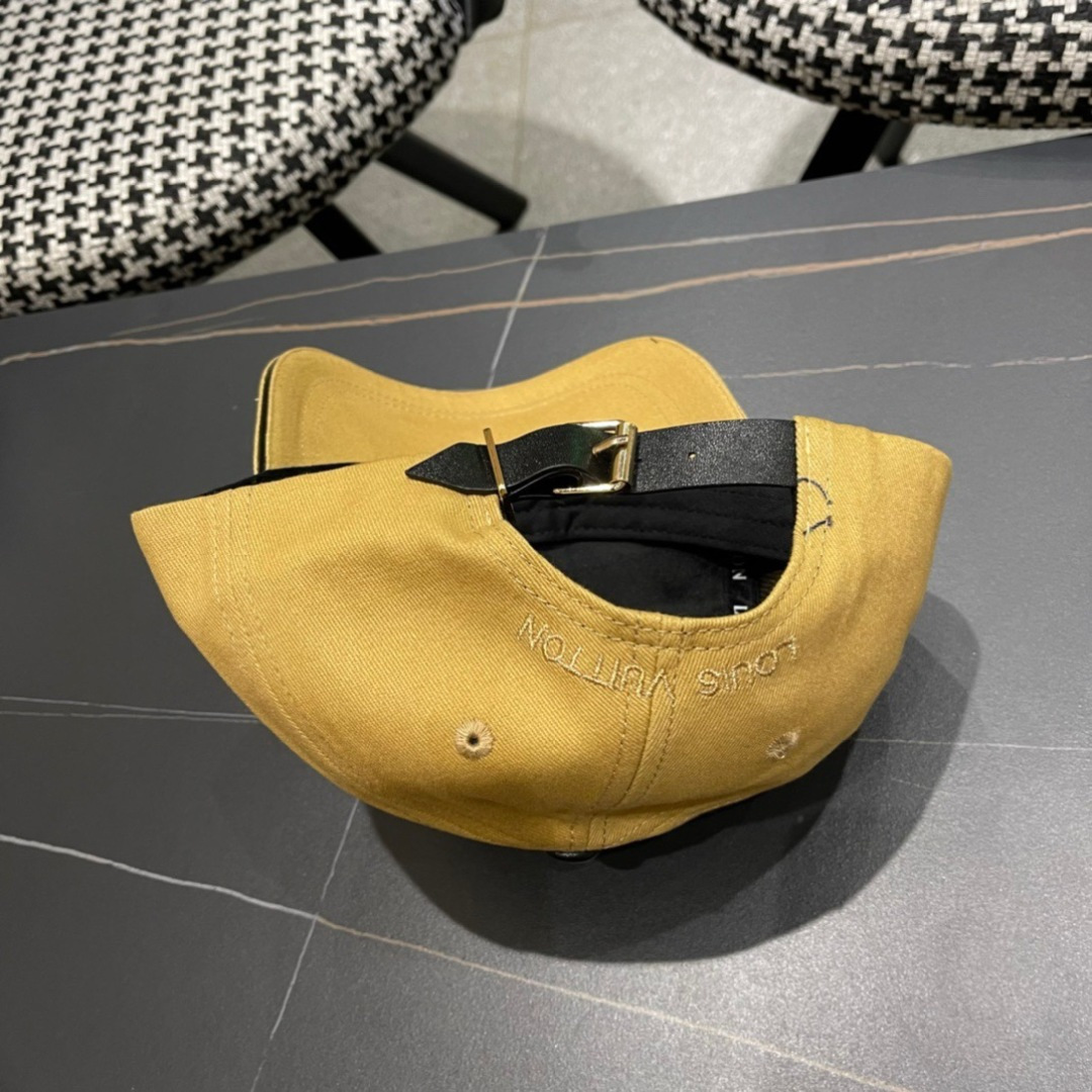  路易威登LouisVuitton2025新款早秋棒球帽🧢  
LV棒球帽，简约大气，男女通用