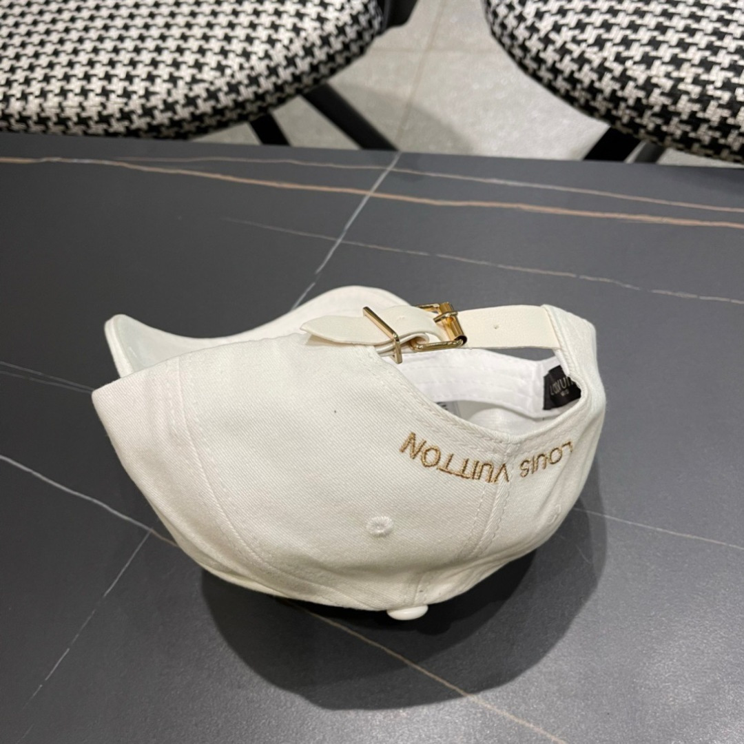  路易威登LouisVuitton2025新款早秋棒球帽🧢  
LV棒球帽，简约大气，男女通用