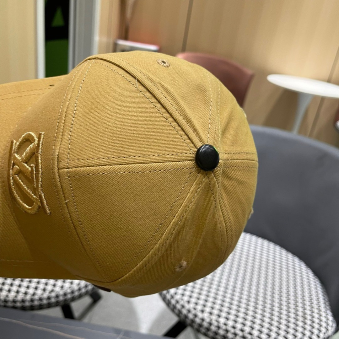  路易威登LouisVuitton2025新款早秋棒球帽🧢  
LV棒球帽，简约大气，男女通用