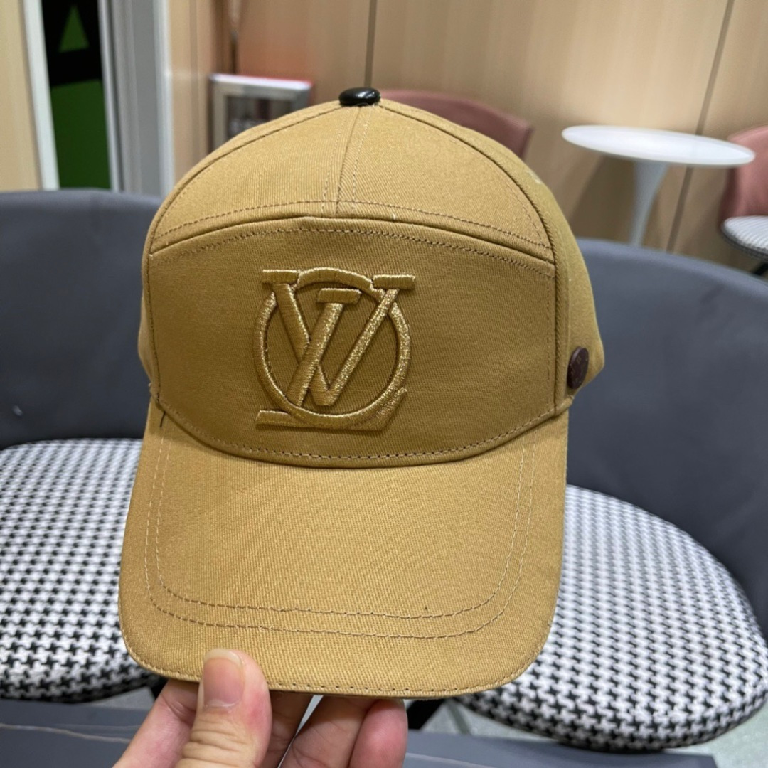  路易威登LouisVuitton2025新款早秋棒球帽🧢  
LV棒球帽，简约大气，男女通用