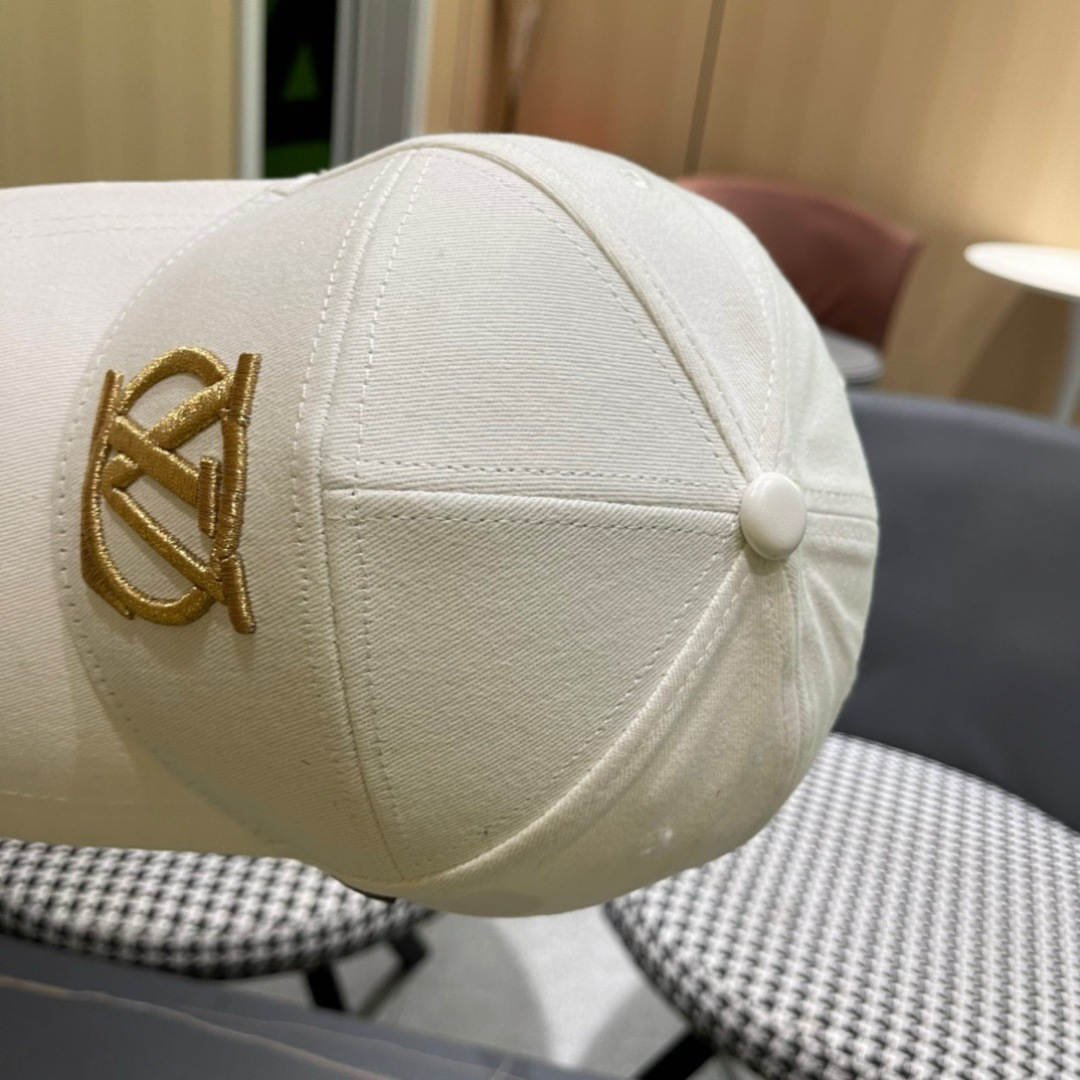  路易威登LouisVuitton2025新款早秋棒球帽🧢  
LV棒球帽，简约大气，男女通用