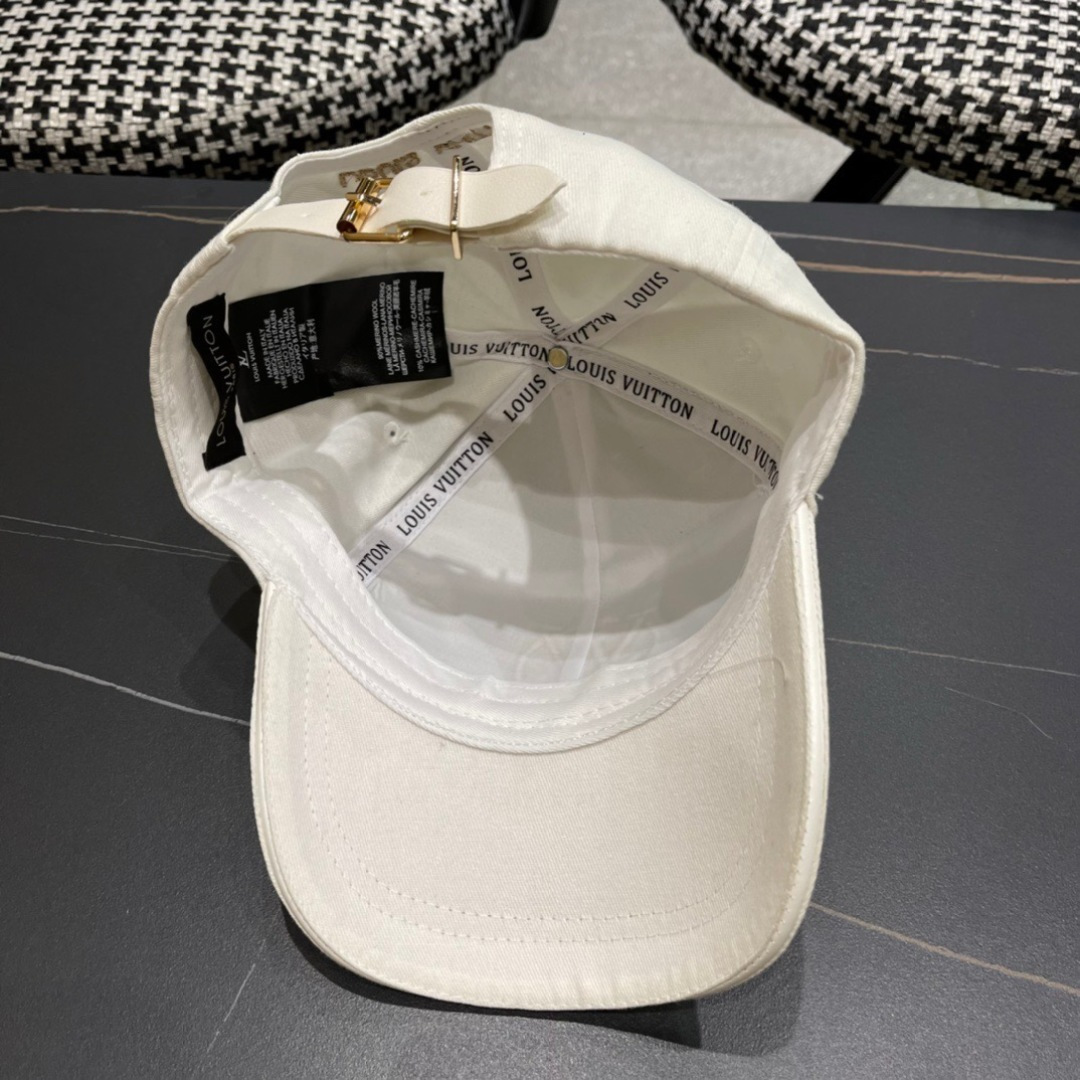  路易威登LouisVuitton2025新款早秋棒球帽🧢  
LV棒球帽，简约大气，男女通用