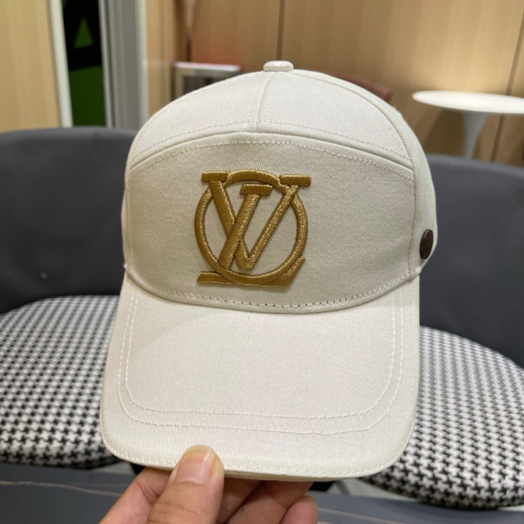  路易威登LouisVuitton2025新款早秋棒球帽🧢  
LV棒球帽，简约大气，男女通用