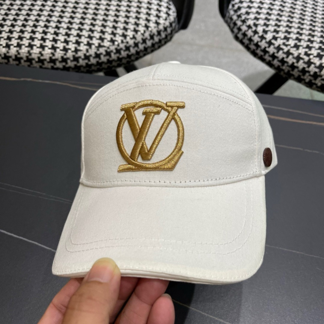  路易威登LouisVuitton2025新款早秋棒球帽🧢  
LV棒球帽，简约大气，男女通用