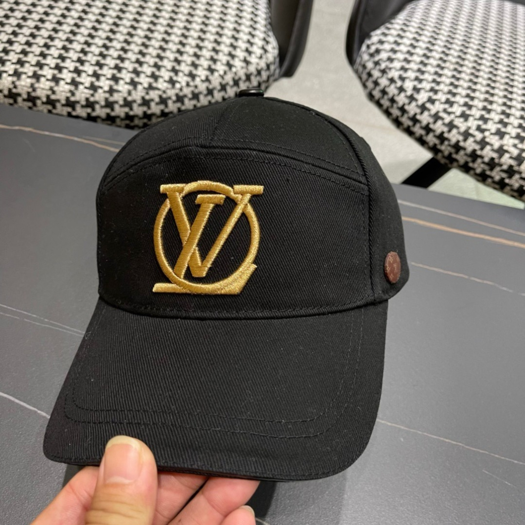  路易威登LouisVuitton2025新款早秋棒球帽🧢  
LV棒球帽，简约大气，男女通用