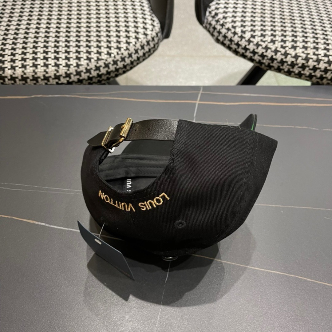  路易威登LouisVuitton2025新款早秋棒球帽🧢  
LV棒球帽，简约大气，男女通用