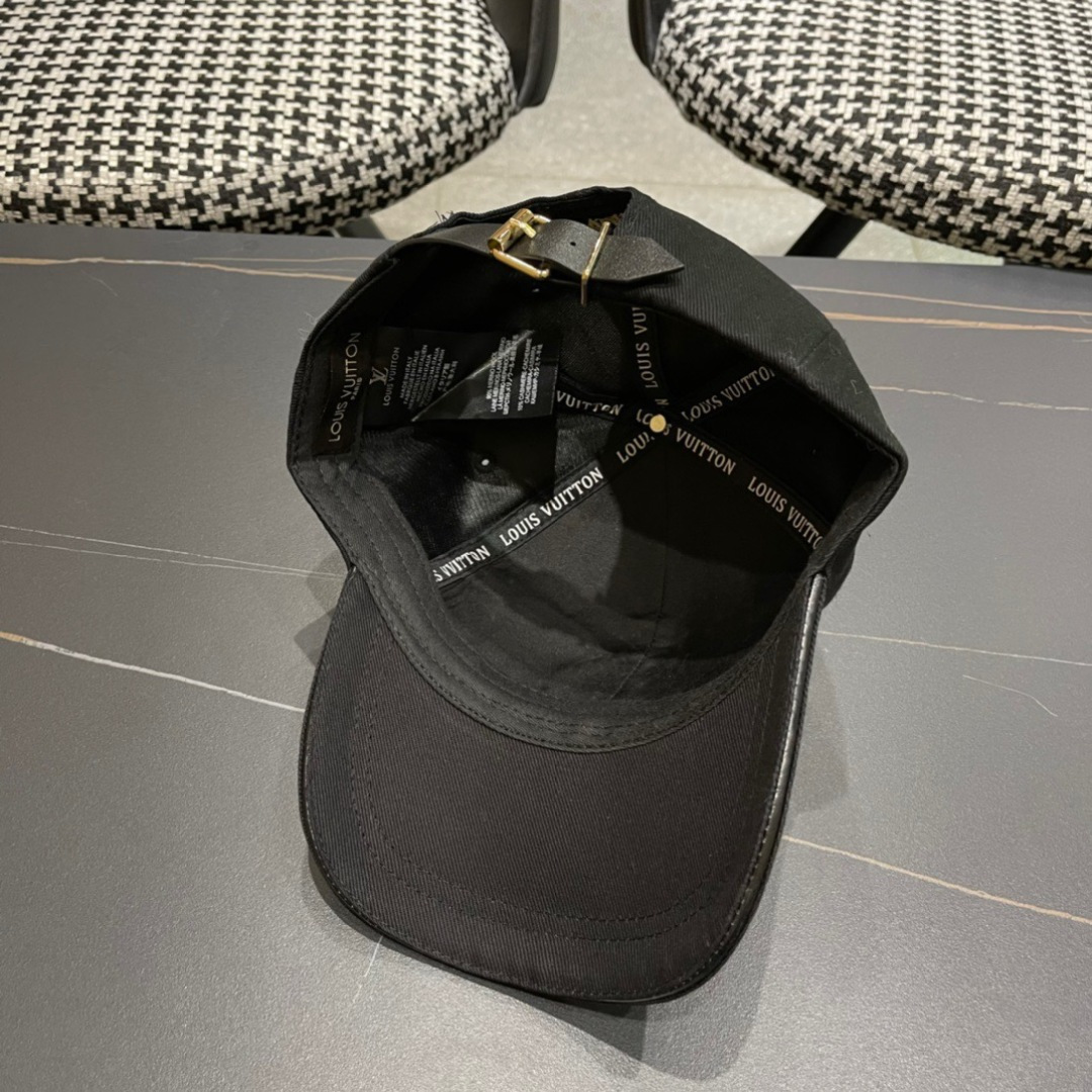  路易威登LouisVuitton2025新款早秋棒球帽🧢  
LV棒球帽，简约大气，男女通用