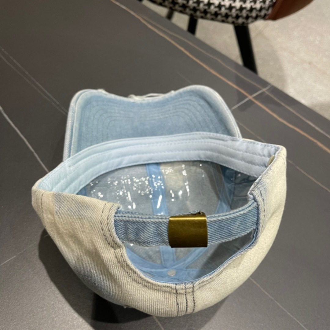 🧢CELINE赛琳🧢  2025新款棒球帽， 精致优雅，很酷很时尚，质量超赞