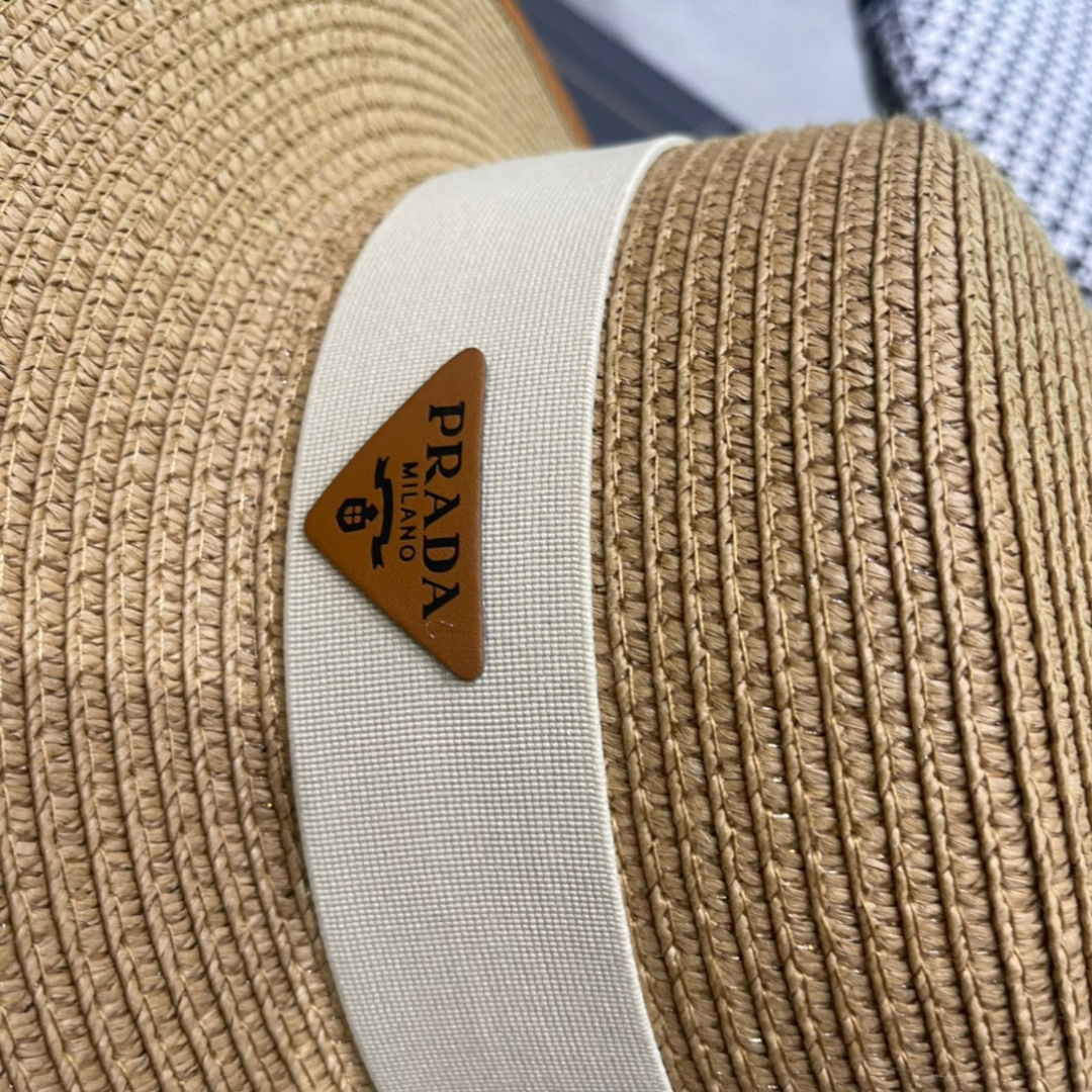   PRADA普拉达草帽，皮边高级定制，超好看帽型，头围57cm

