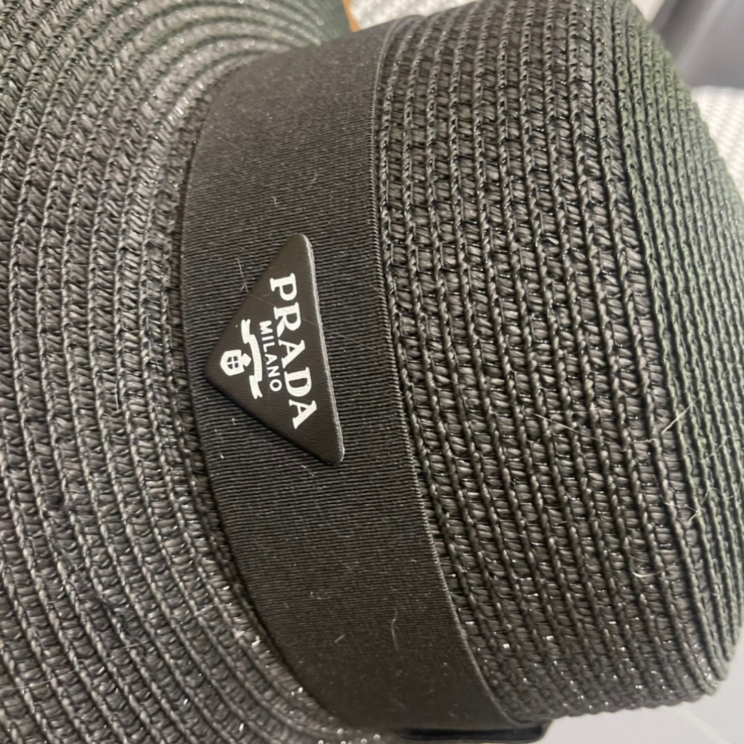   PRADA普拉达草帽，皮边高级定制，超好看帽型，头围57cm

