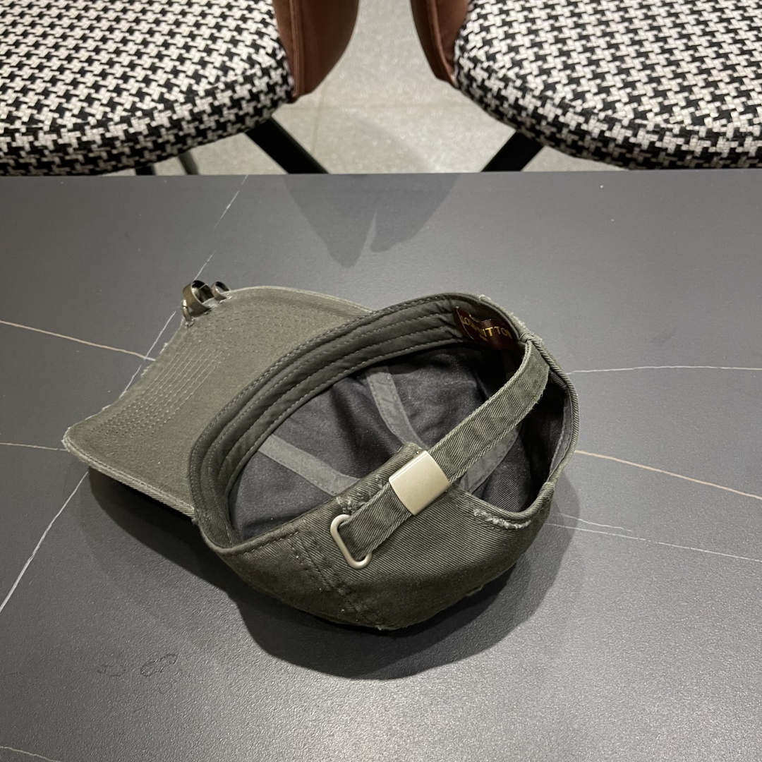  LV路易威登🧢 经典棒球帽，四季可用，出门必备，非常显脸小