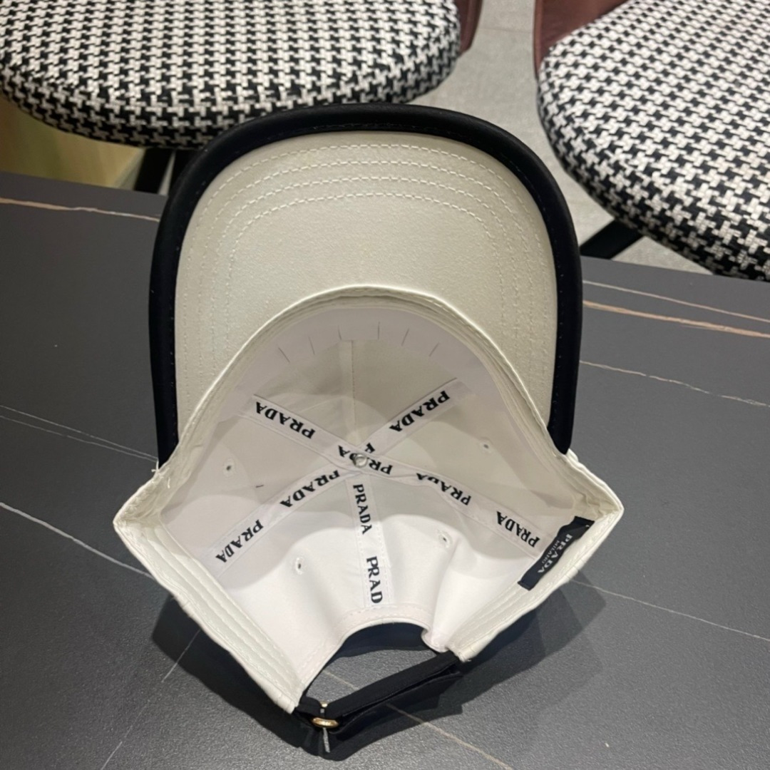 
火爆倒三角四色出货！Prada(普拉达)经典原单棒球帽， 专柜11开模订制，原版牛津布料+头层牛皮，轻